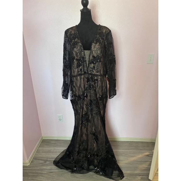 Mac Duggal Black and Tan V-Neck Long Sleeve Gown - Picture 2 of 5